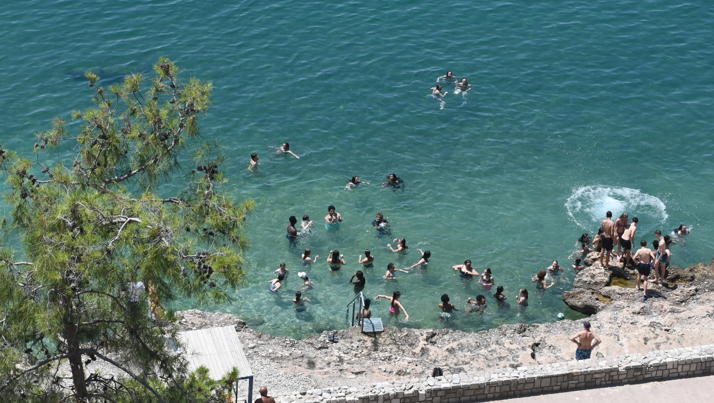 Πόσοι δεν θα κάνουν φέτος διακοπές; «Καίει» η Ελλάδα για τους Έλληνες!