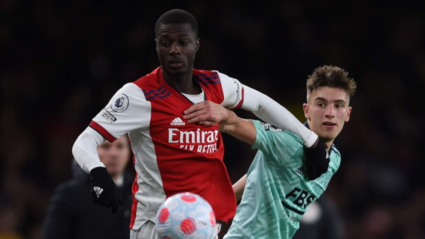 Πρώην άσος της Άρσεναλ παντρεύεται πρωταγωνίστρια ερωτικών ταινιών