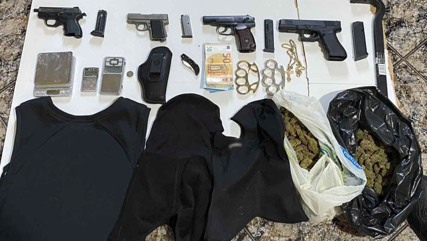 Οπαδική βία: Μπράβοι και εκβιαστές στη σπείρα - Κανονικό οπλοστάσιο στην κατοχή τους