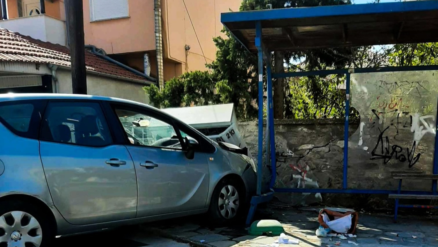 Kαβάλα: Αυτοκίνητο έφυγε από την πορεία του και έπεσε πάνω σε τοίχο!