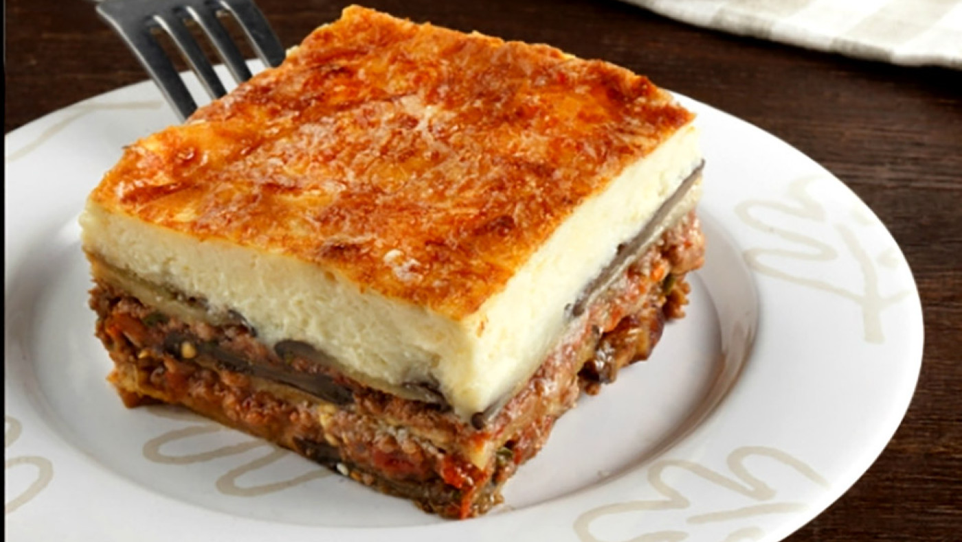 Μουσακάς από «χρυσάφι»: Το εξωφρενικό ποσό που πλήρωσε τουρίστρια στη Σαντορίνη