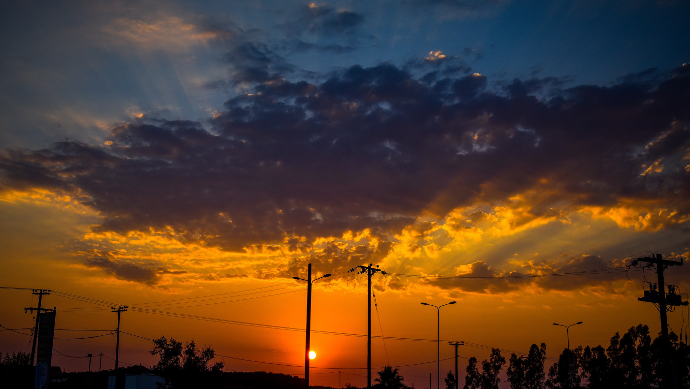 Καιρός: Στα δυο χωρίζεται η χώρα - Σε ποιες περιοχές έρχονται μπόρες