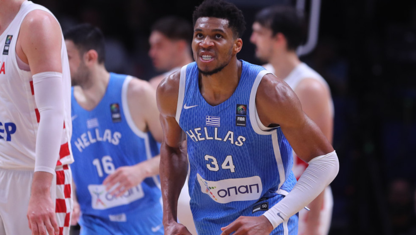 Ο Αντετοκούνμπο μαθαίνει ελληνικά στη σύζυγό του: «Μπιφτέκι, σουτζουκάκια...»