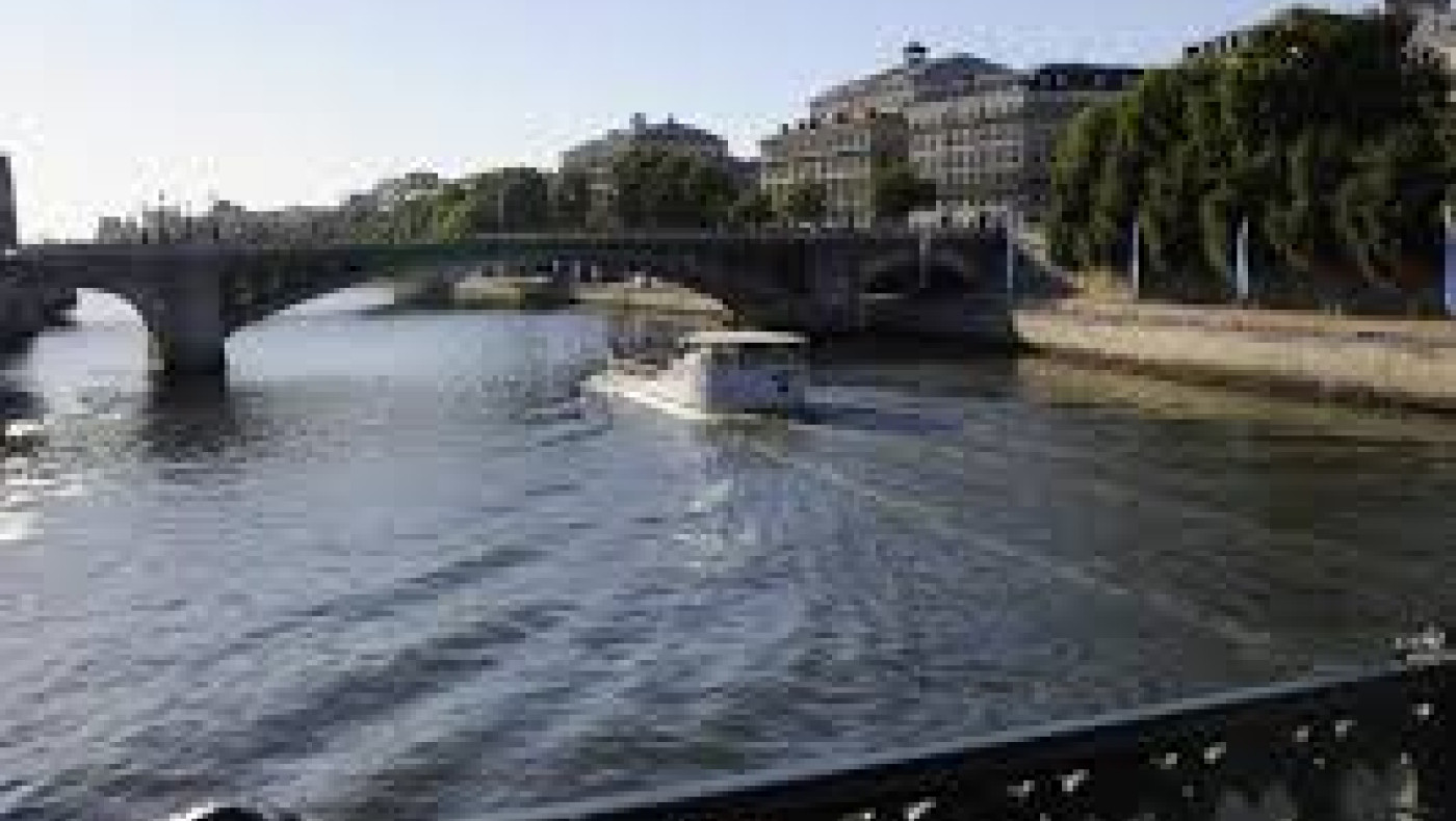 Ολυμπιακοί Αγώνες: Η δήμαρχος του Παρισιού κολύμπησε στον Σηκουάνα (vid)