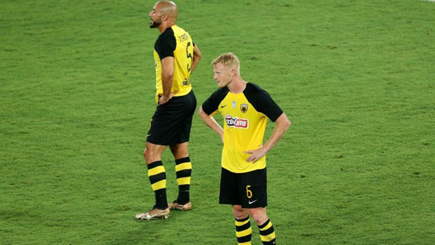 Αποδοκιμασίες από τον κόσμο στο τέλος του αγώνα της ΑΕΚ