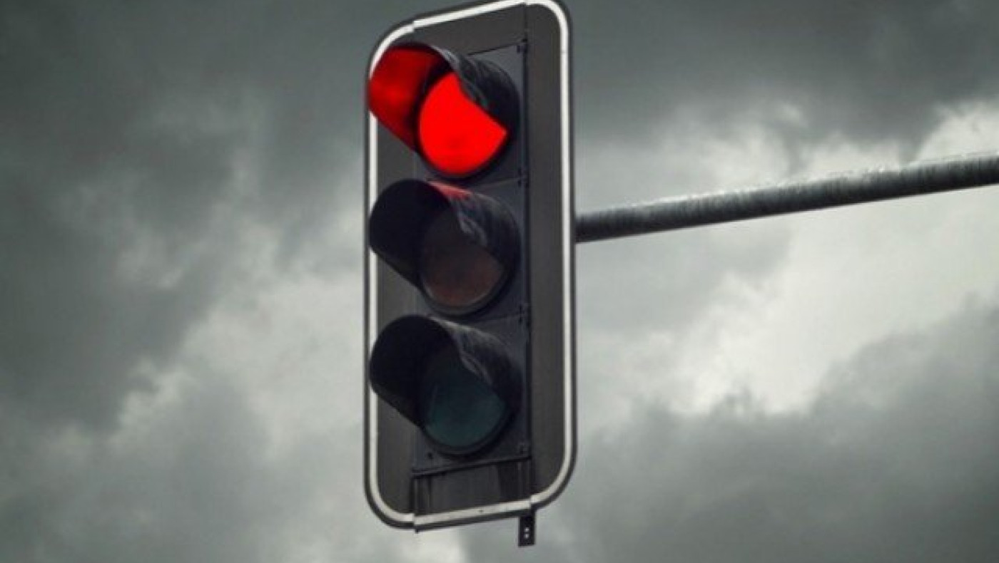 Δείτε γιατί τα φανάρια έχουν πράσινο, πορτοκαλί και κόκκινο χρώμα