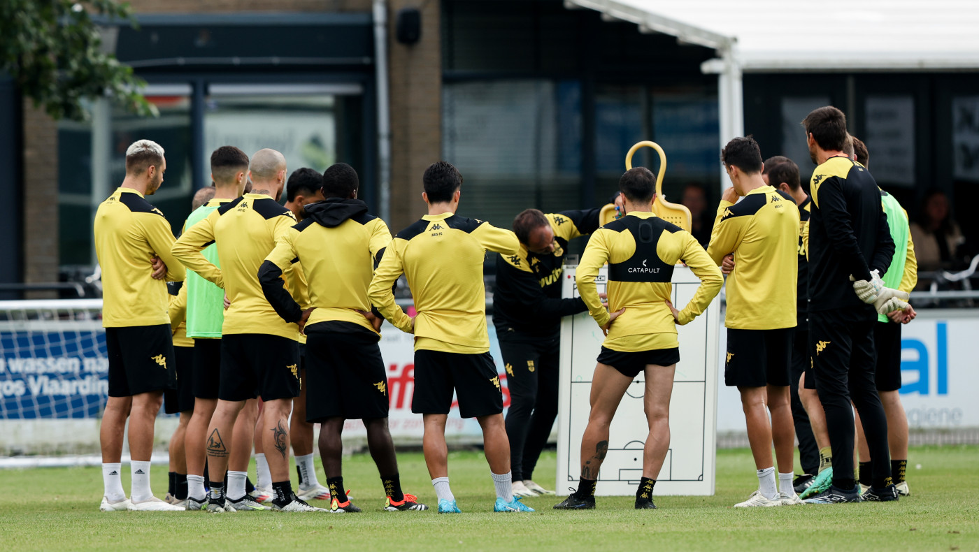 Άρης: Ομιλία Μάντζιου στους παίκτες του και υποδοχή με... τούνελ σε Σίστο, Ντιαντί