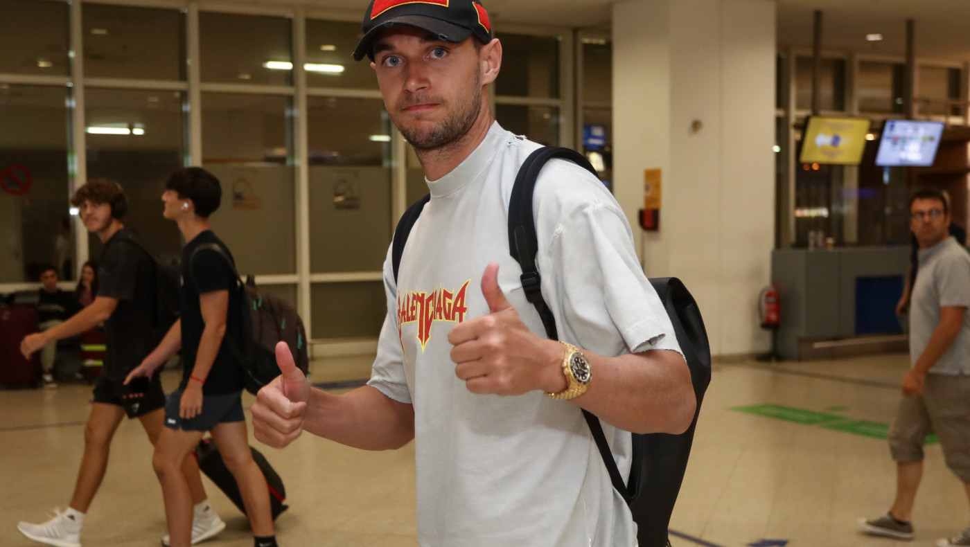 Έφτασε στην Αθήνα ο Γιάρεμτσουκ, υπογράφει στον Ολυμπιακό