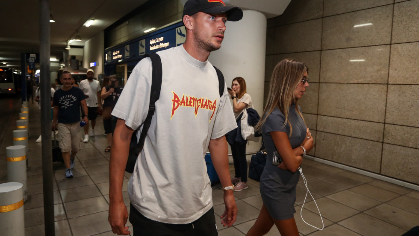 Ποια είναι η εντυπωσιακή σύζυγος του Γιάρεμτσουκ που μετακομίζει στον Πειραιά