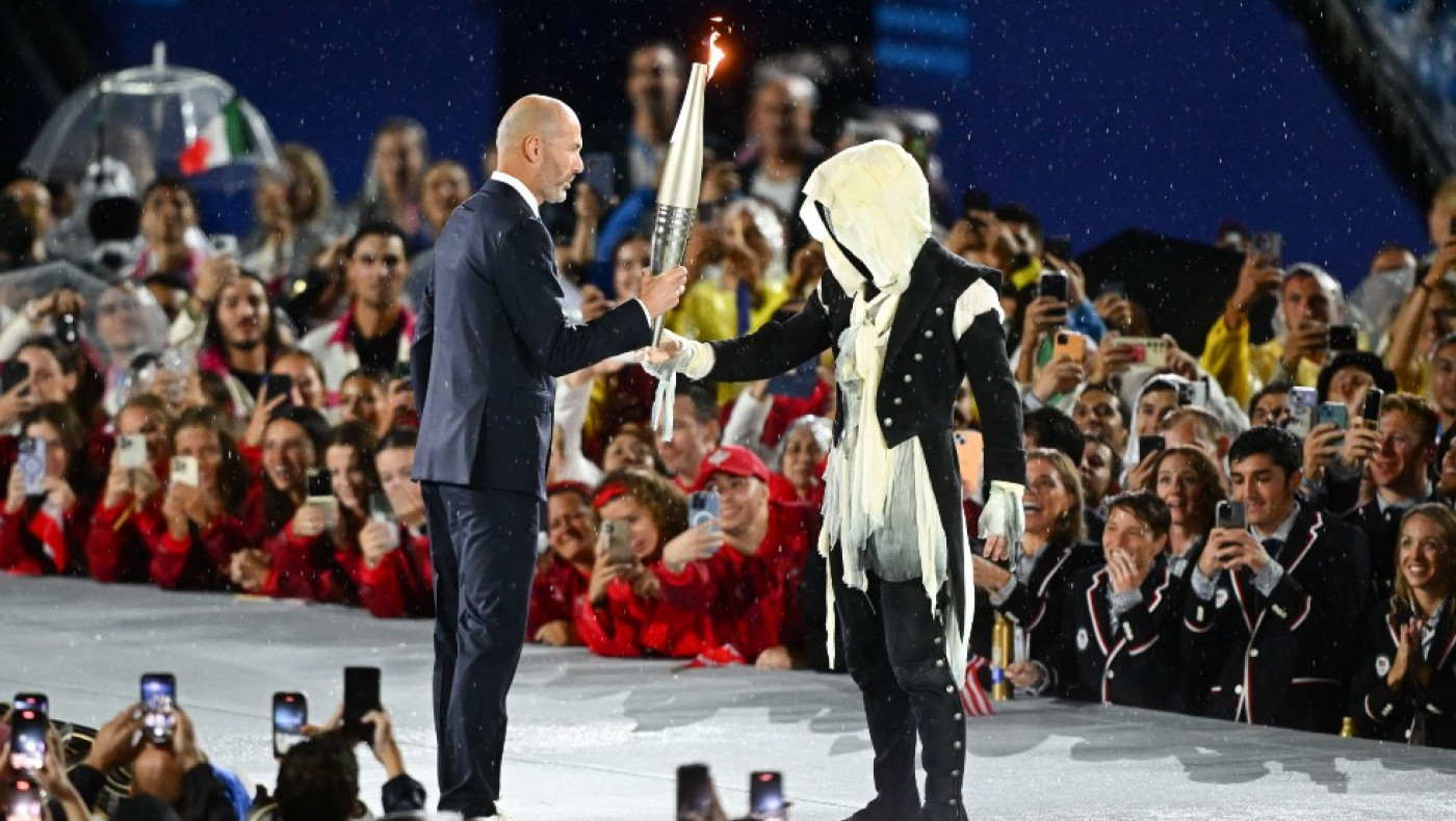 Ολυμπιακοί Αγώνες: Μυστήριο με την ταυτότητα του μασκοφόρου με τη Φλόγα