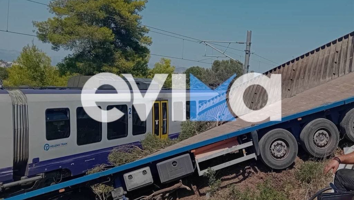 Αυλίδα: Τρένο με 130 επιβάτες συγκρούστηκε με φορτηγό