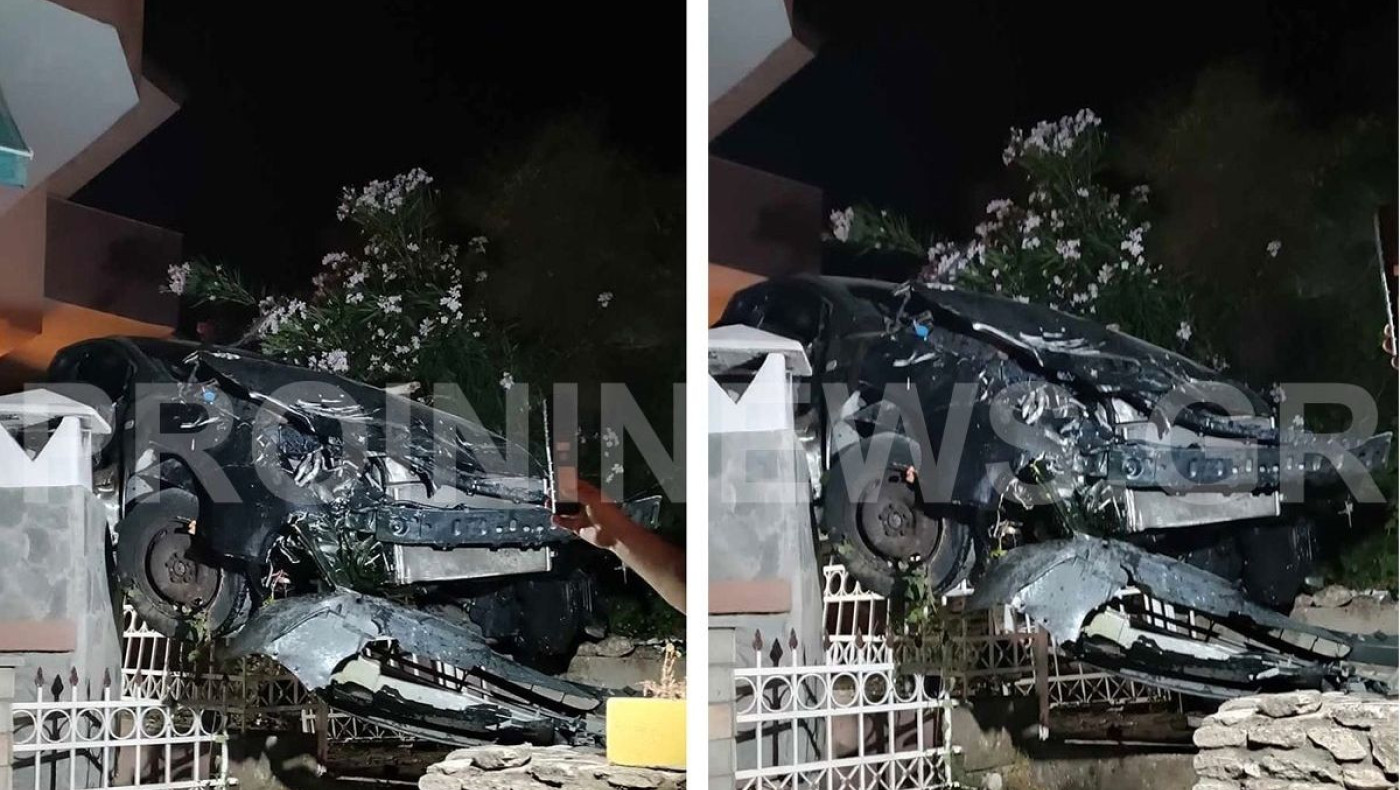 Τροχαίο-σοκ στην Καβάλα: Αυτοκίνητο προσγειώθηκε σε αυλή σπιτιού