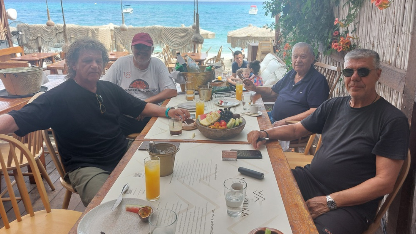 Συγκρότημα-μαμούθ με ελικοδρόμιο στο Πευκοχώρι Χαλκιδικής!