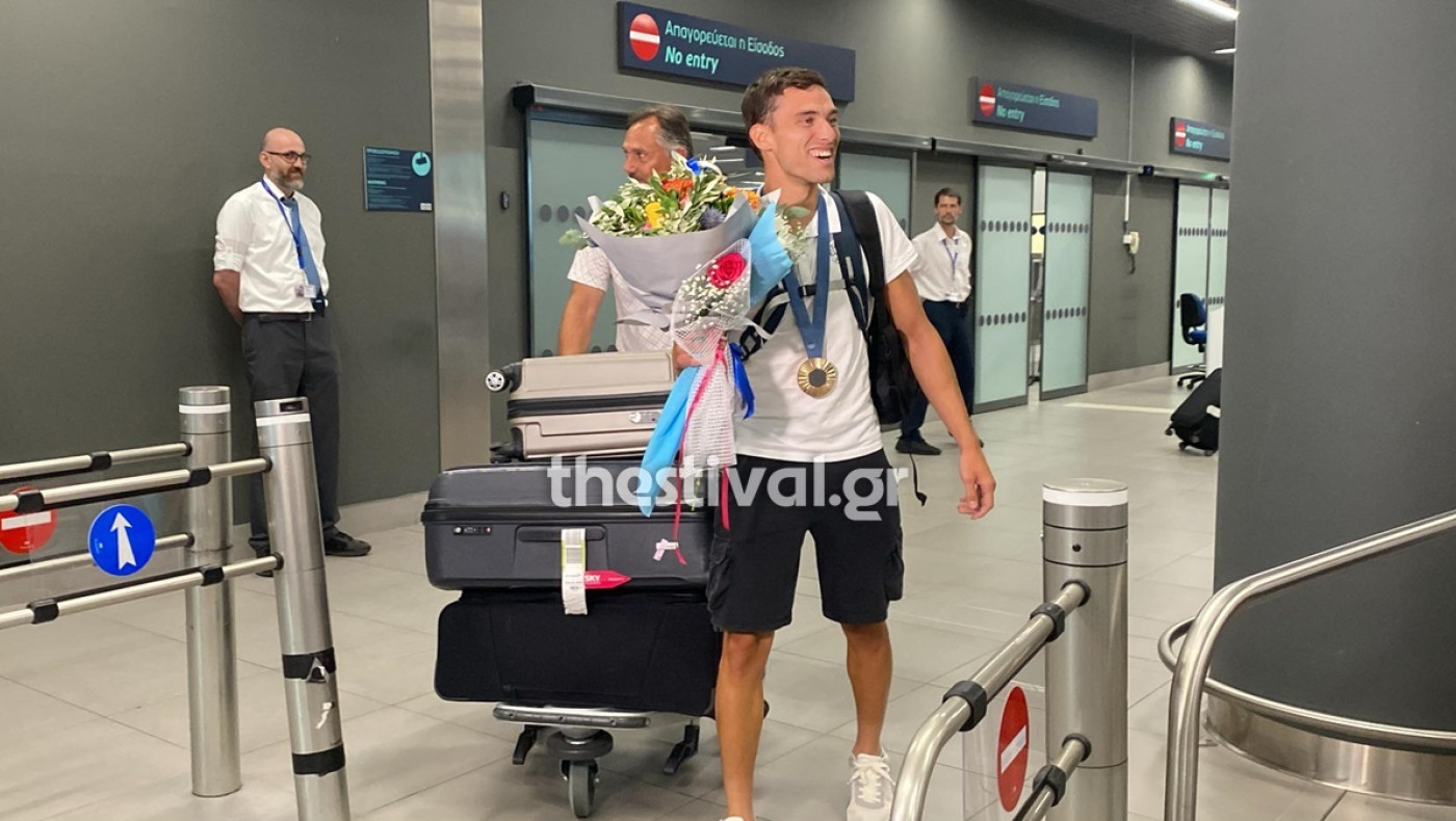 Θεσσαλονίκη: Αποθέωση και υποδοχή με... ποντιακή λίρα για τον Πέτρο Γκαϊδατζή (pics, vid)