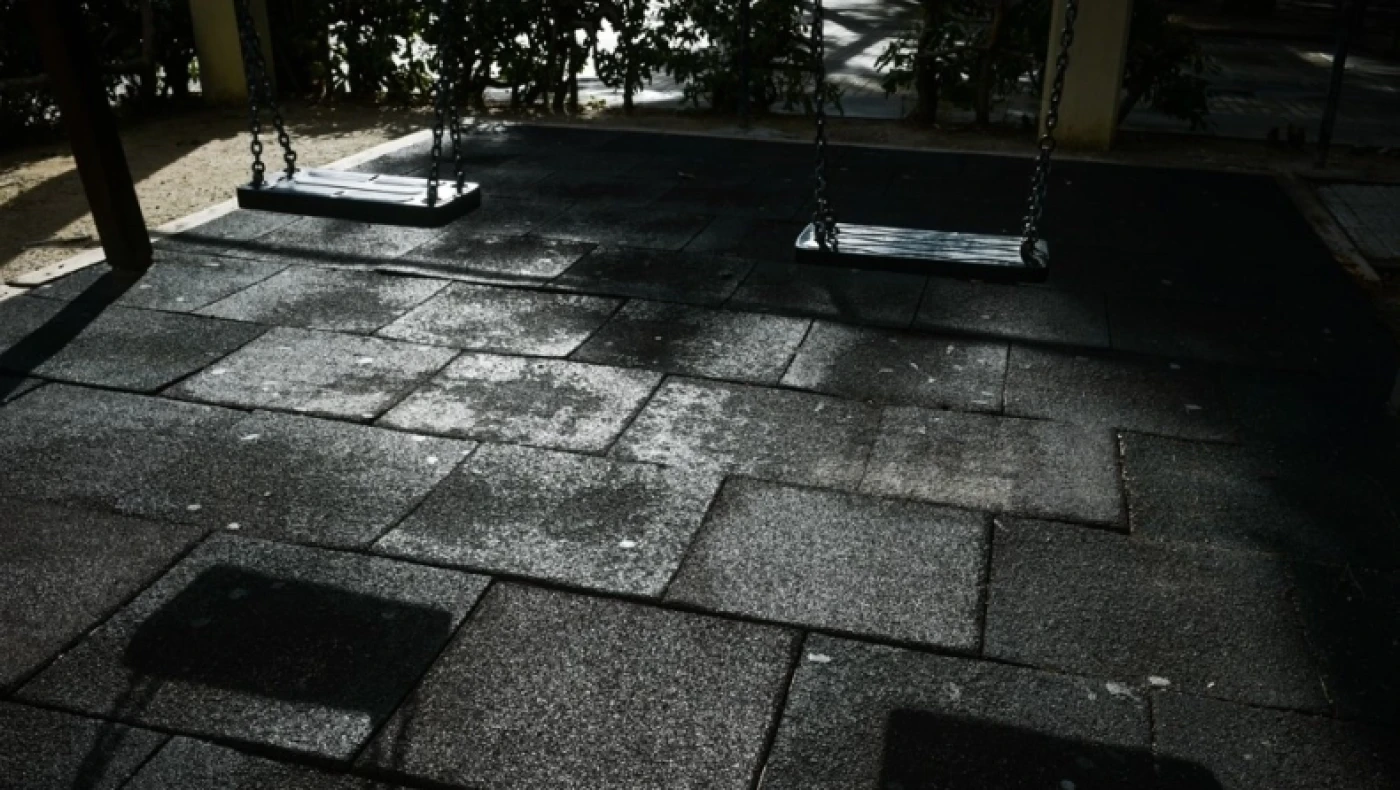 Βύρωνας: Άγνωστος κυκλοφορούσε γυμνός - Kαταγγελίες για απόπειρα ασέλγειας σε παιδιά