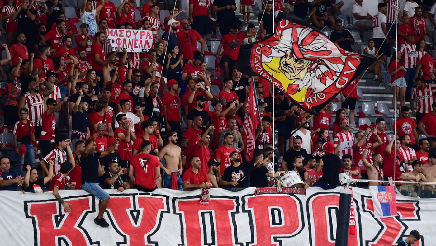 Ολυμπιακός: Το εντυπωσιακό κορεό των φίλων του στην Κύπρο με την «κούπα» του Conference League