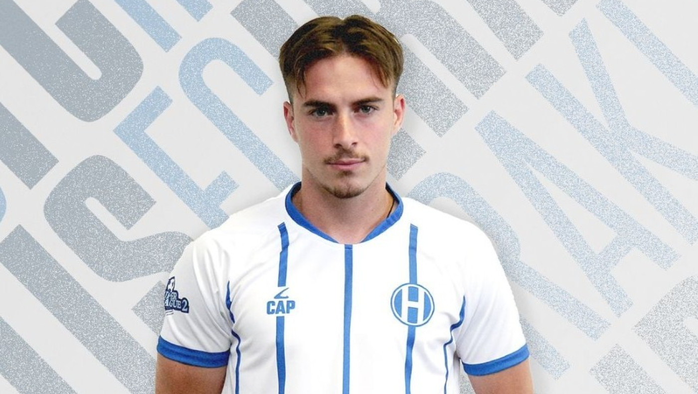 O Mιχάλης Μπαλικτσής υπέγραψε στον Εθνικό Κεραμιδίου