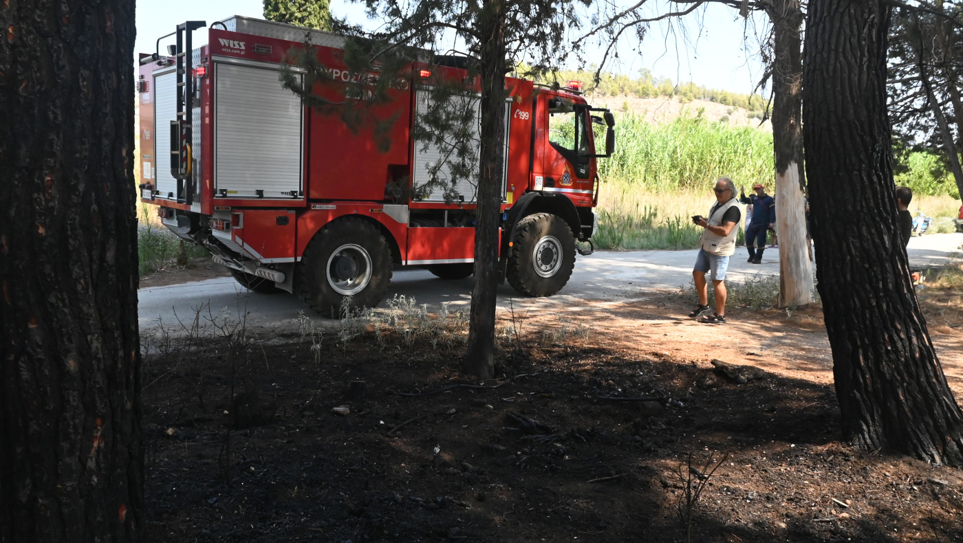 Πυρκαγιά στο Λιτόχωρο: Κάηκε σπίτι στην Πλάκα - Υπό μερικό έλεγχο η φωτιά