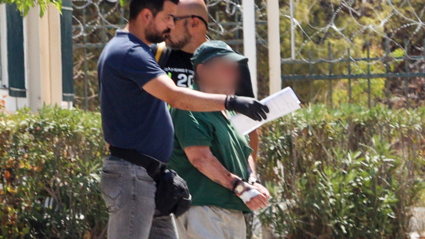 Εμπρησμοί στα Γλυκά Νερά: Ο 80χρονος πετούσε φλεγόμενα αντικείμενα από αυτοκίνητο