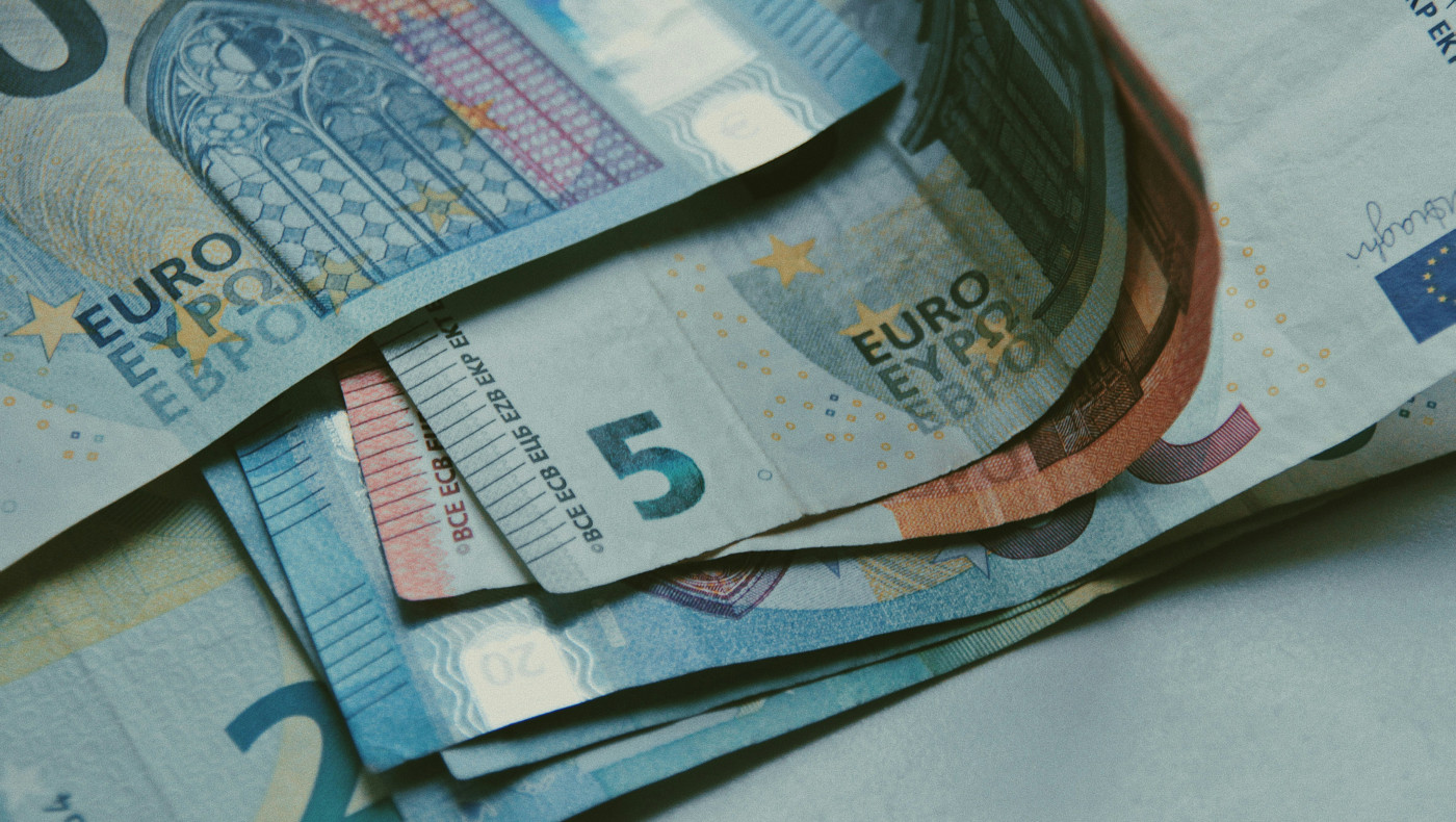 Οι μισθολογικές αυξήσεις που έρχονται σε δημόσιο και ιδιωτικό τομέα