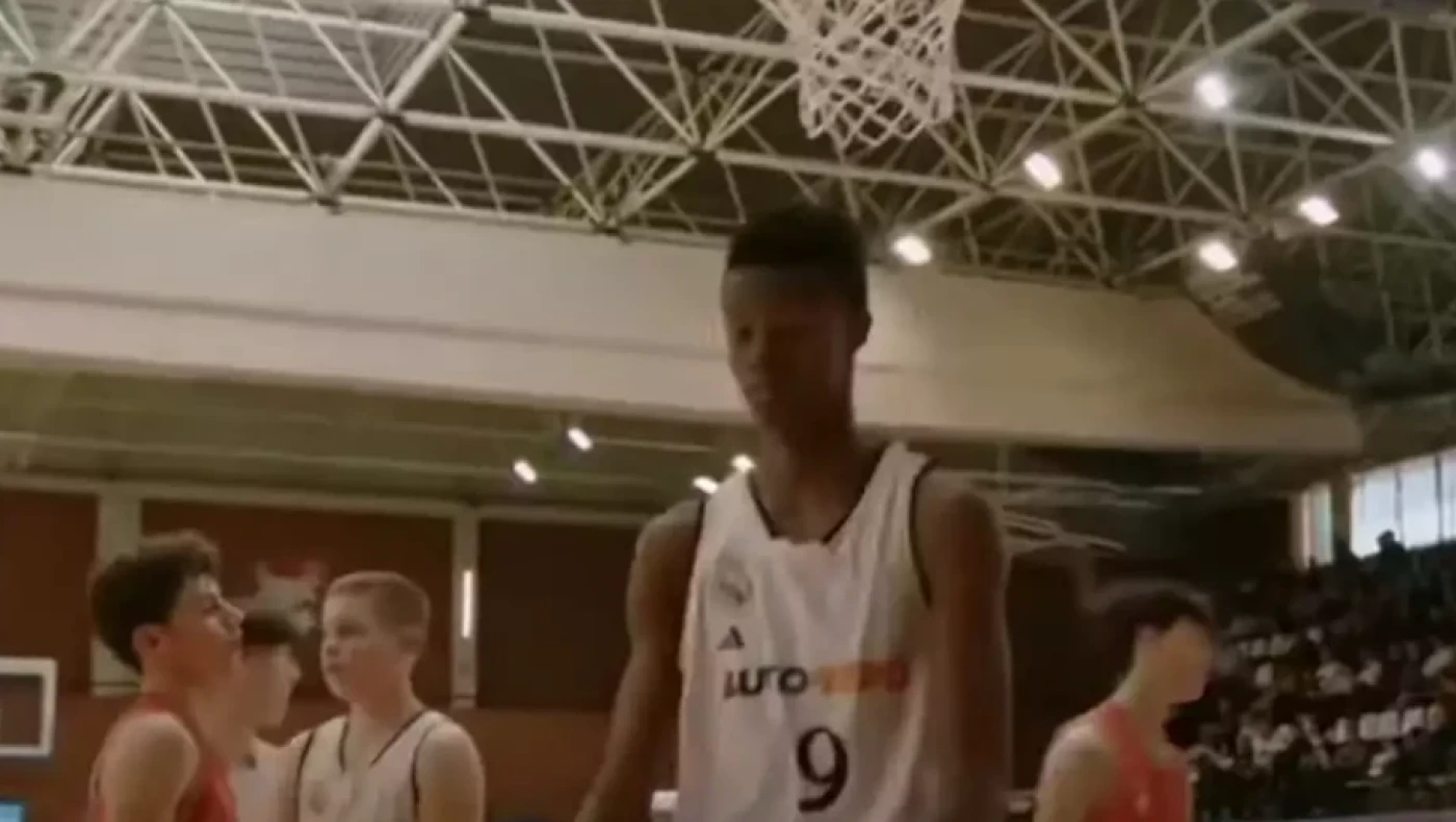 Μπαρτσελόνα: Απέκτησε 13χρονο με ύψος 2,10- Ποιος είναι ο Μούσα Μανέλ (vid)