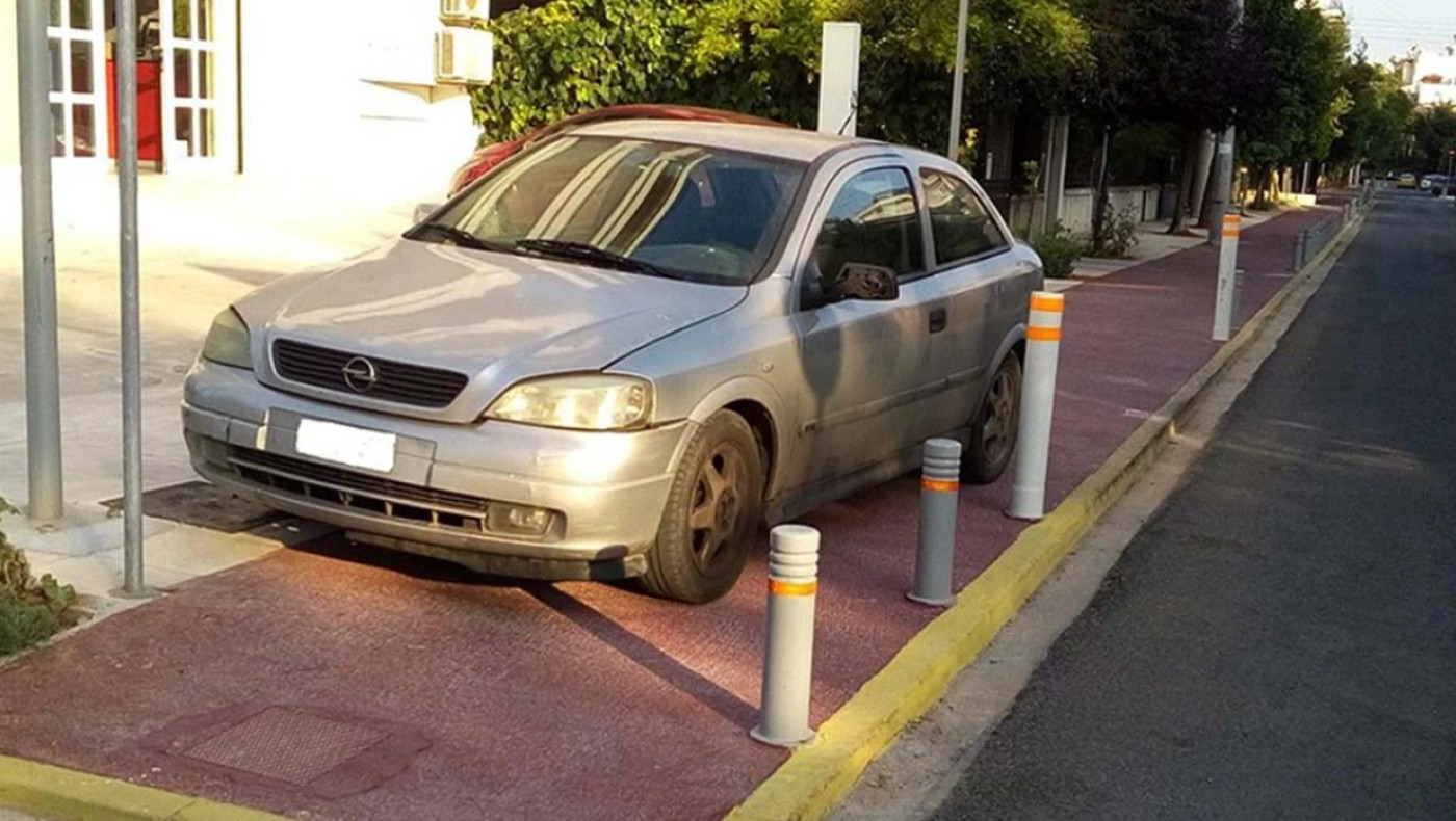 Βάφουν με σπρέι αυτοκίνητα που παρκάρουν παράνομα!