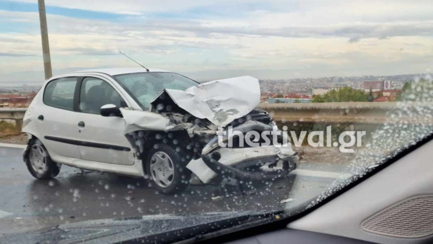 Θεσσαλονίκη: Τροχαίο ατύχημα και σύγκρουση αυτοκινήτων στον Περιφερειακό