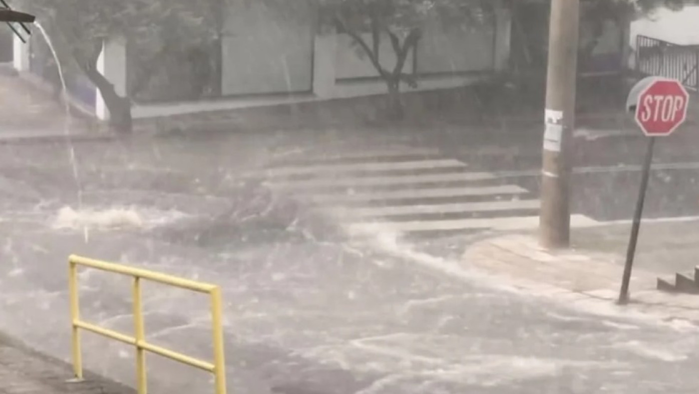 Κακοκαιρία: Βροχές και σφοδρή χαλαζόπτωση σε Ημαθία και Λάρισα (vid)