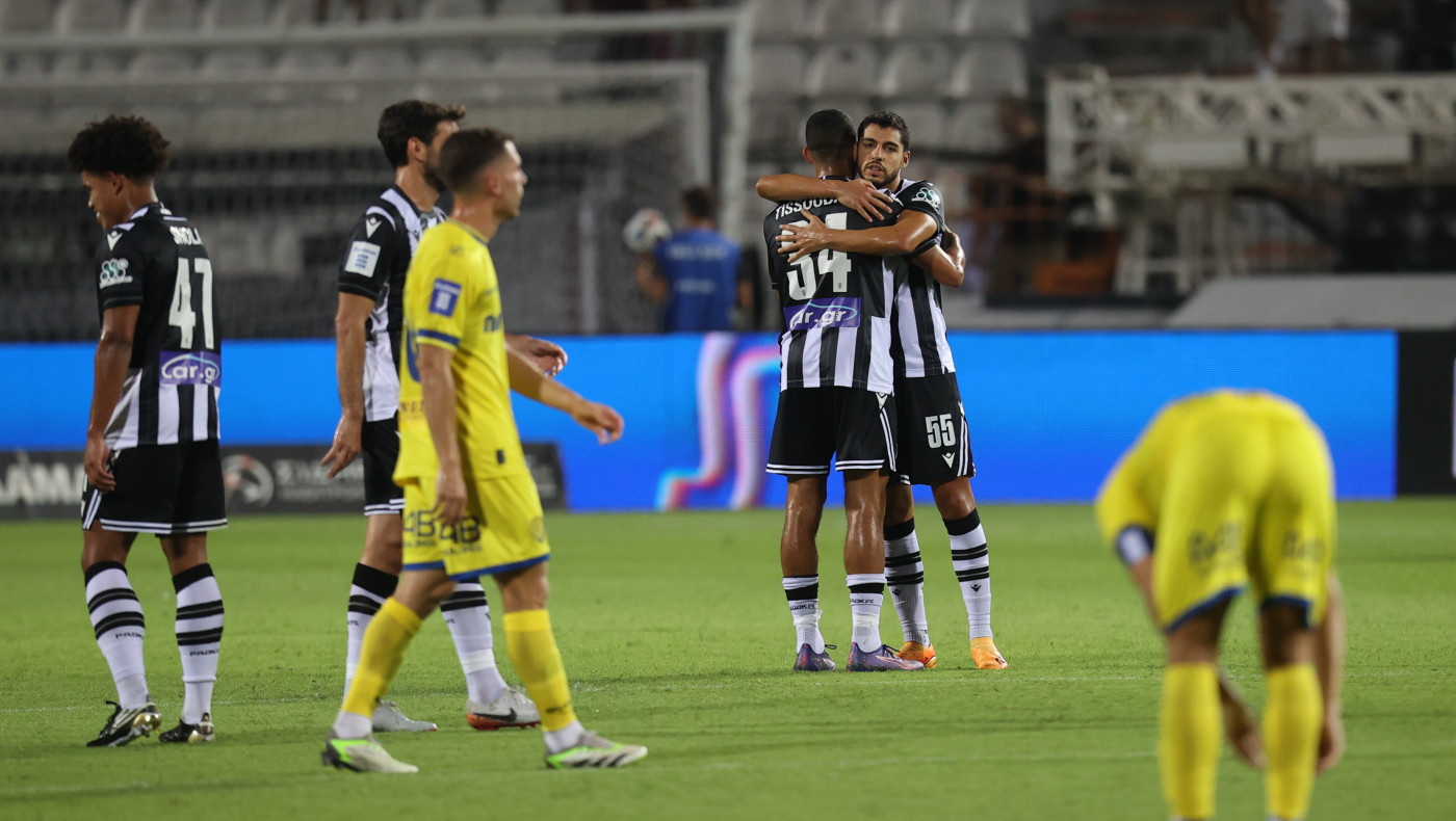 Χειροπέδεςσε 14χρονο που πέταξε αντικείμενα σε αστυνομικούς στο ΠΑΟΚ-Παναιτωλικός