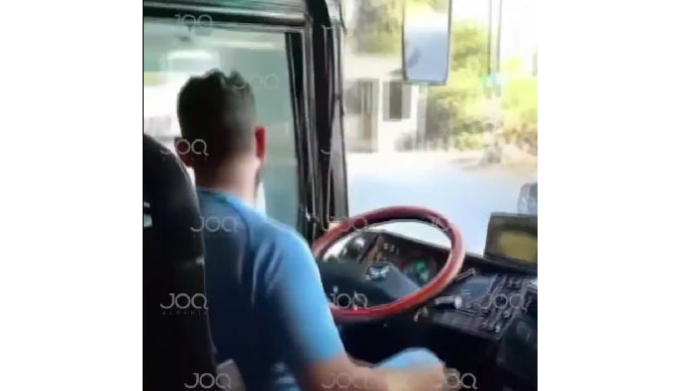 Κέρκυρα: Οδηγός λεωφορείου σε αμόκ ουρλιάζει και βρίζει τους τουρίστες! (vid)