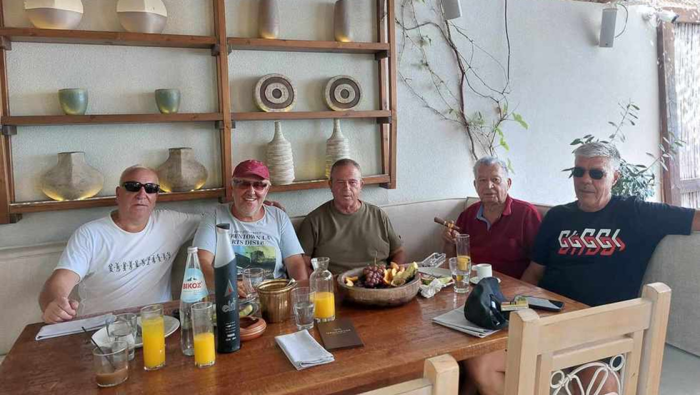 ΛΟΥΑ ΛΟΥΑ: Αποχαιρετισμός στα όπλα