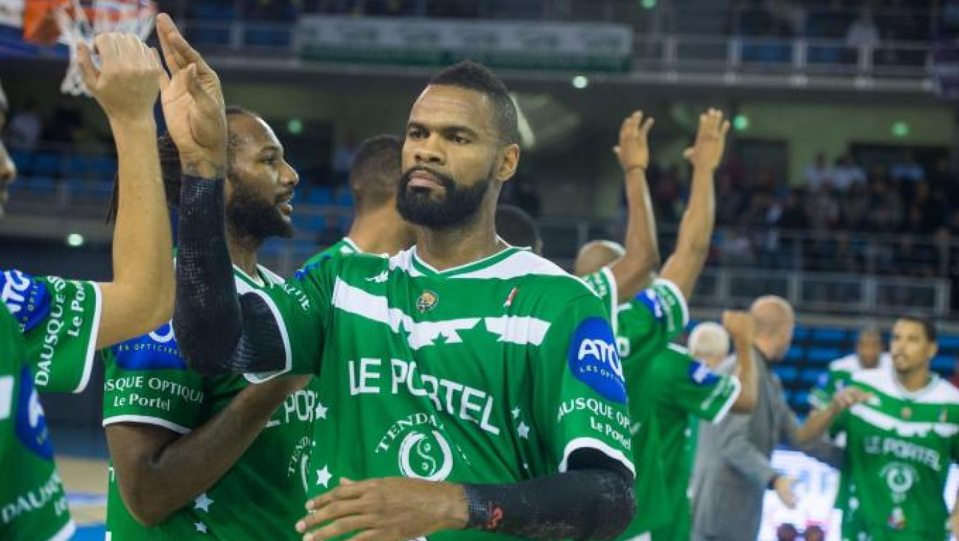 Σοκ: Έφυγε από τη ζωή στα 44 του ο διεθνής σέντερ, Κλοντ Μαρκίς