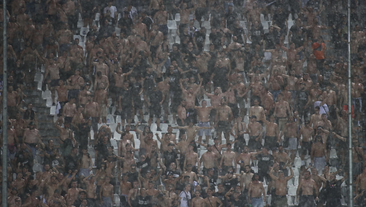 Τι αναφώνησε ο κόσμος του Πρωταθλητή χορεύοντας μέσα στη βροχή…