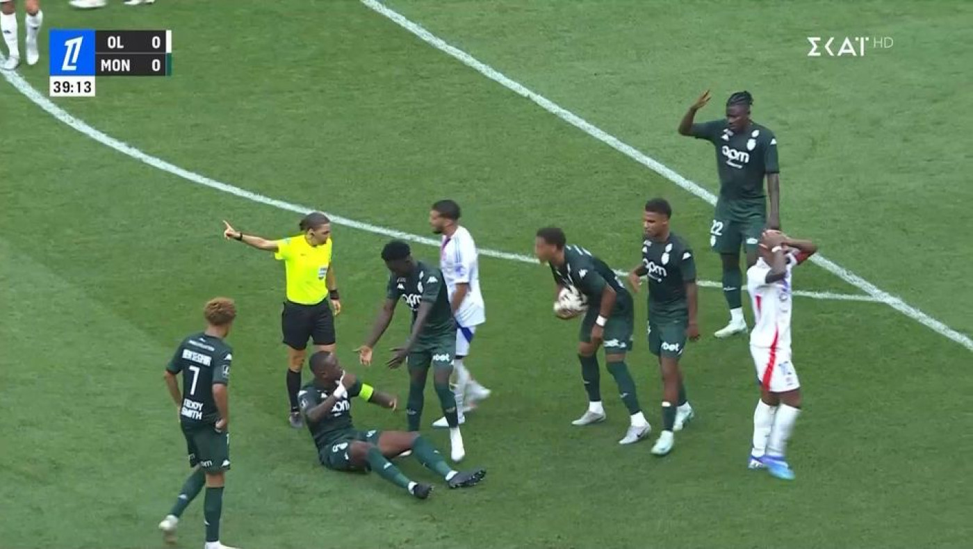 Σφύριγμα της Φραπάρ εξόργισε Λακαζέτ και οπαδούς της Λιόν