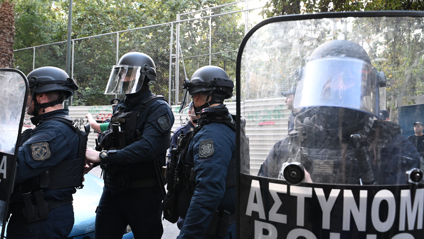 Επεισόδια στο Σύνταγμα μεταξύ ΜΑΤ και ακροδεξιών