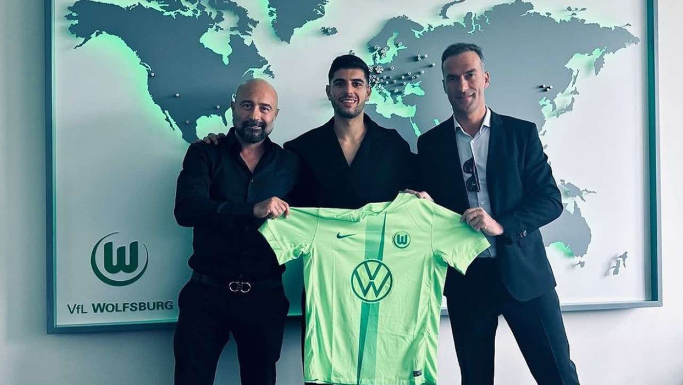 Κωνσταντίνος Κουλιεράκης: Με τη φανέλα της Βόλφσμπουργκ-«Λύκος» και επίσημα