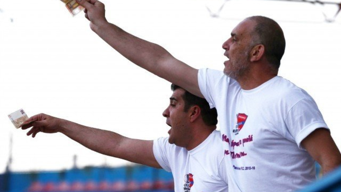 «Κόκκινο» πανί Μπακασέτας, Μελισσανίδης, Αραβίδης στη Νέα Σμύρνη