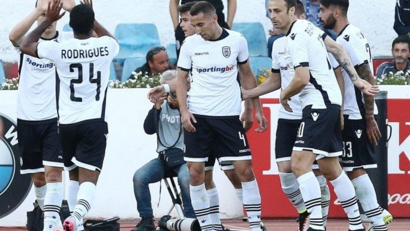 Το «ασπρόμαυρο» πάρτι ομάδας και λαού στη Νέα Σμύρνη (video)