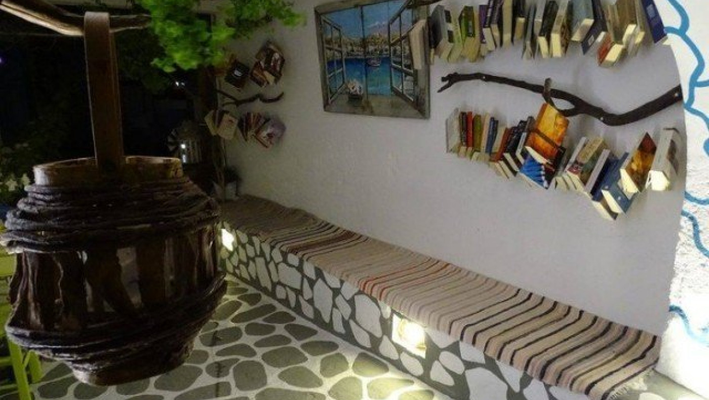 Μια πανέμορφη ανοιχτή βιβλιοθήκη στην Κίμωλο! (ΦΩΤΟ)