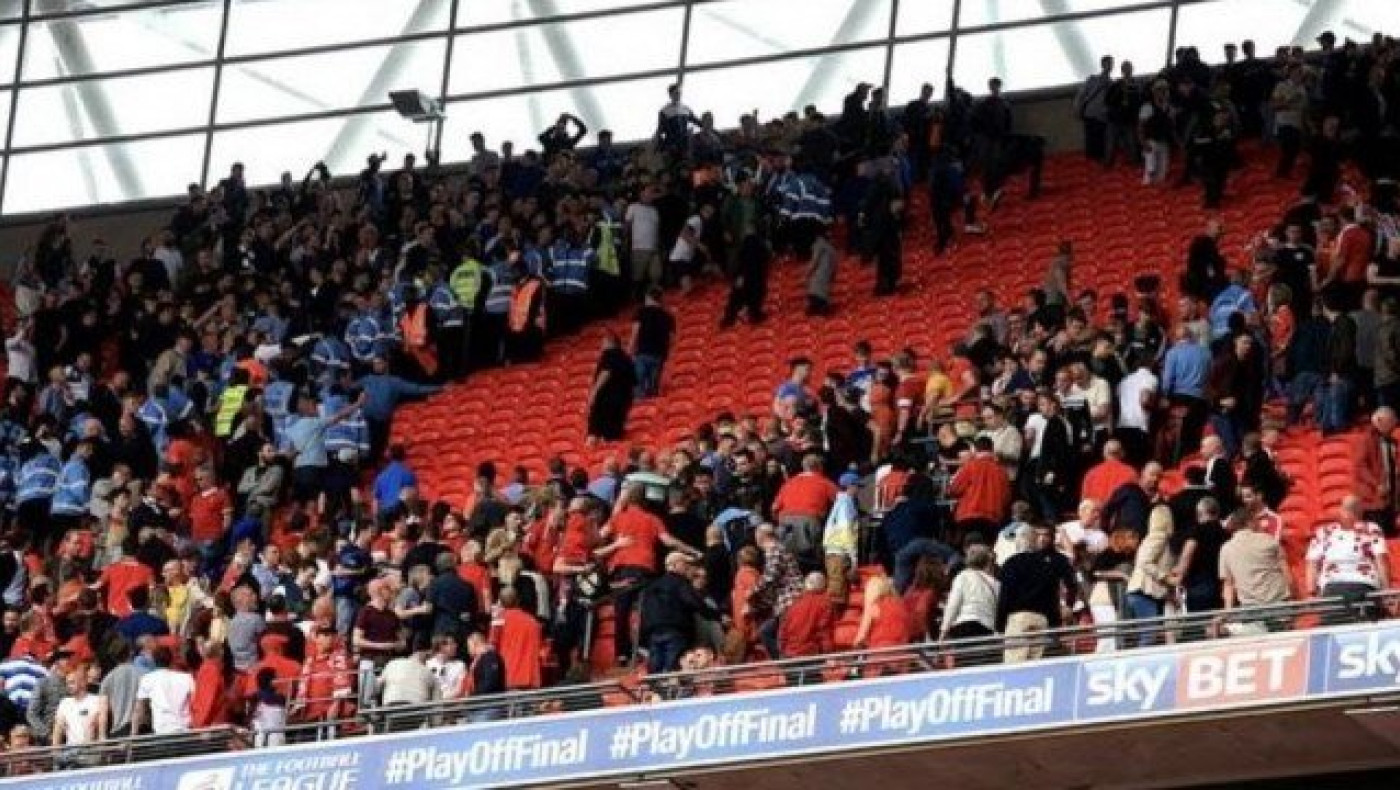 Στην Τσάμπιονσιπ η Μπάρσνλεϊ, σκηνές ντροπής στο Γουέμπλεϊ