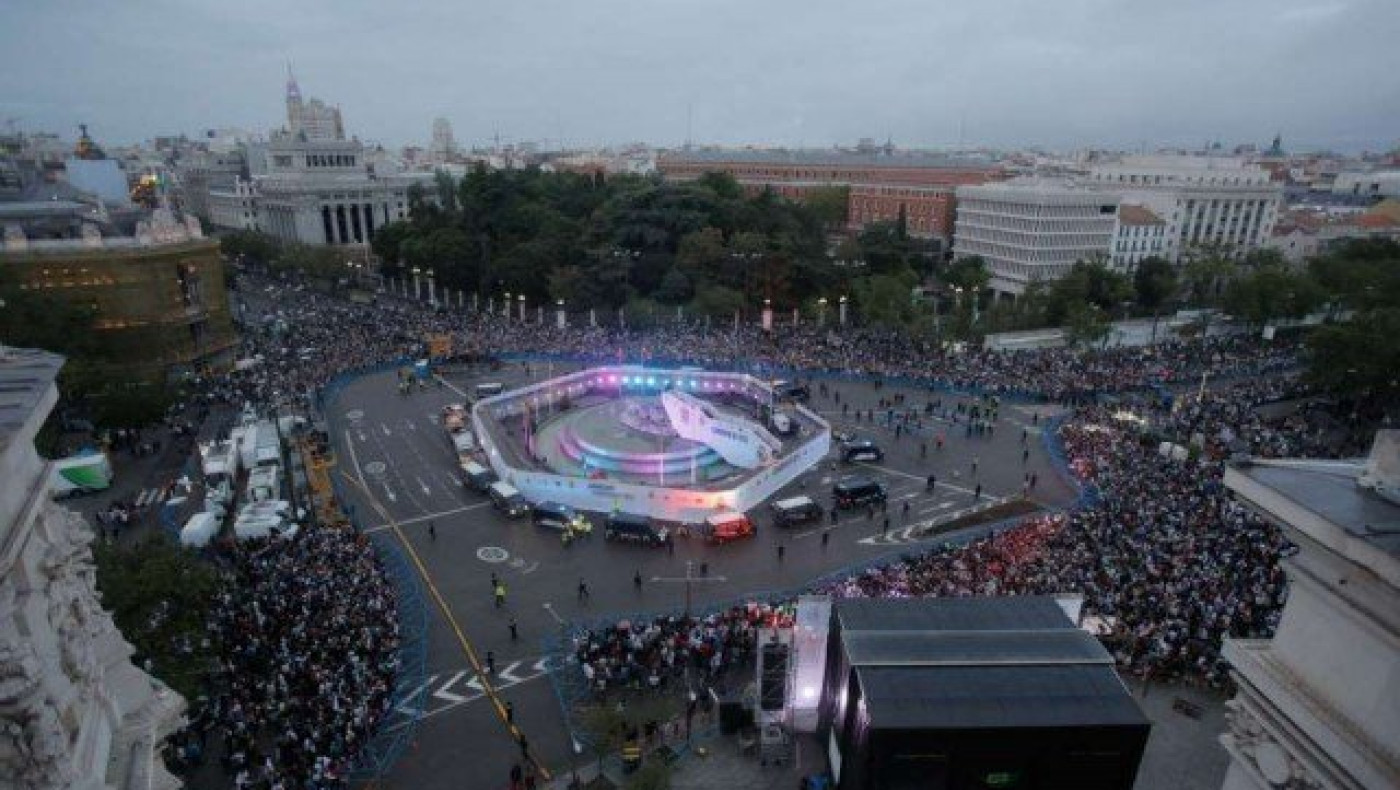 Γκρέμισαν τα «τείχη» στη Μαδρίτη για την υποδοχή των θριαμβευτών (vid)