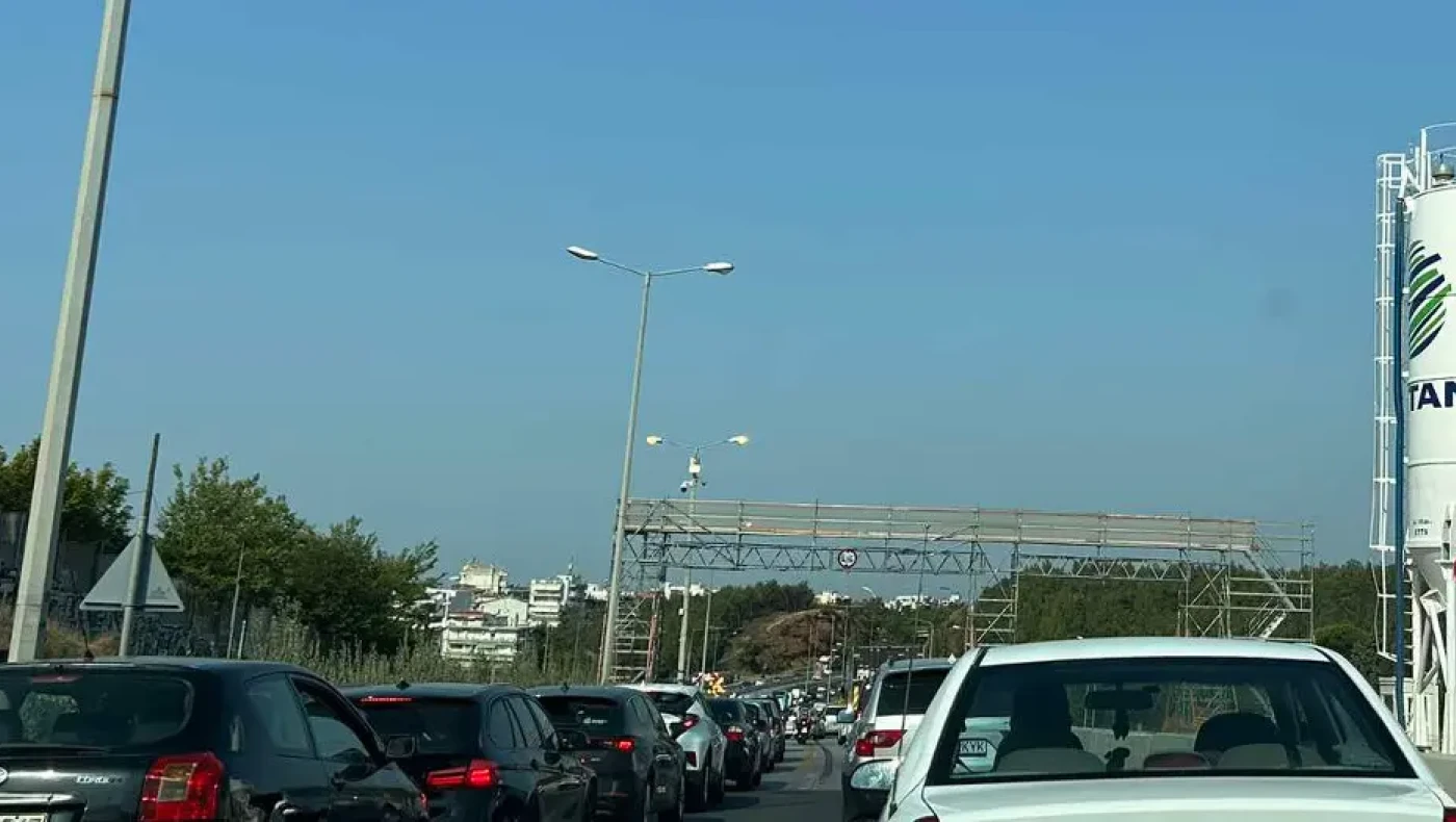 Θεσσαλονίκη: Ακινητοποιήθηκε νταλίκα στoν περιφερειακό-Απίστευτο μποτιλιάρισμα