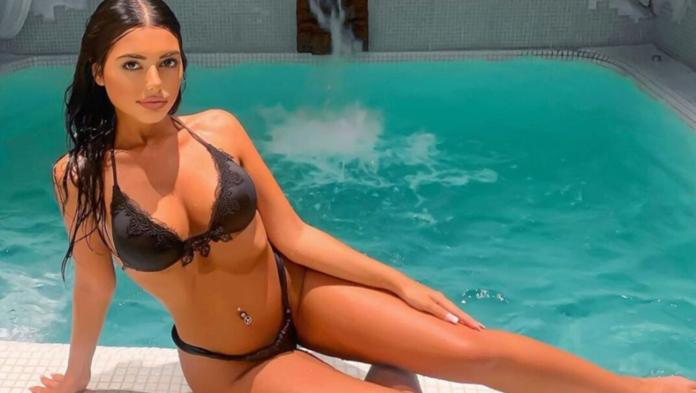 Τρελαίνει κόσμο στη Μύκονο η Μαριάννα Μπαφίτη