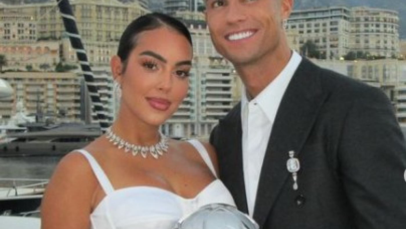 Ρονάλντο: Η Χεορχίνα φωτογραφήθηκε στη Βενετία με διχτυωτό καλσόν