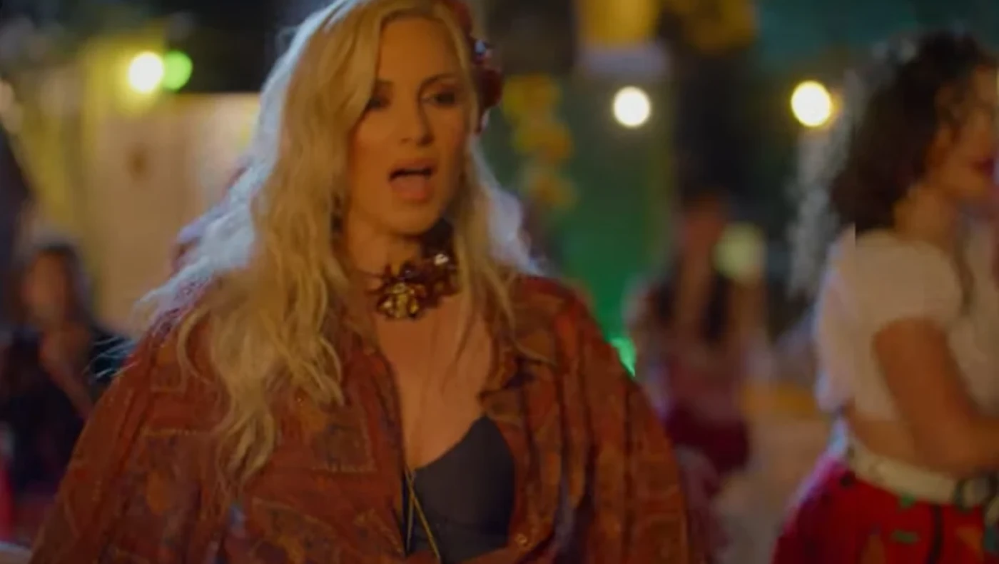 Πέγκυ Ζήνα: Τραγουδάει σε τσιγγάνικο γλέντι στην «Κατάρα της Τζέλας Δελαφράγκα»