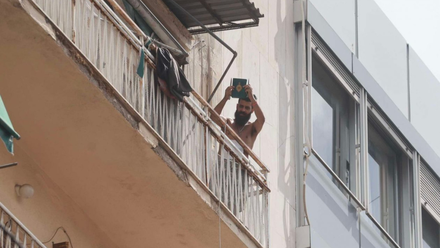 Αχαρνών: Πατέρας δύο νεκρών παιδιών ο 30χρονος που απειλεί να αυτοκτονήσει