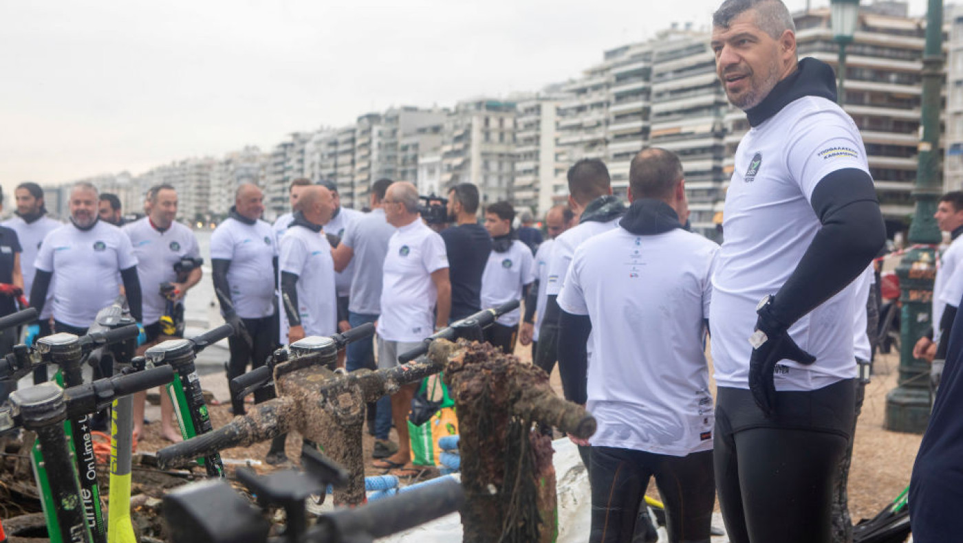 Θεσσαλονίκη: Καθαρισμός του Θερμαϊκού από... πατίνια