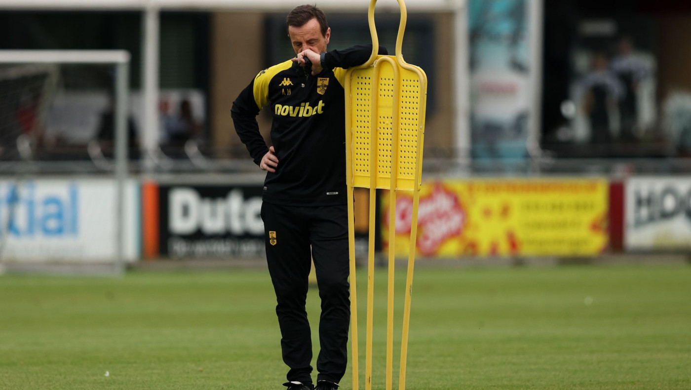 Η μπάλα στο γήπεδο του Μάντζιου