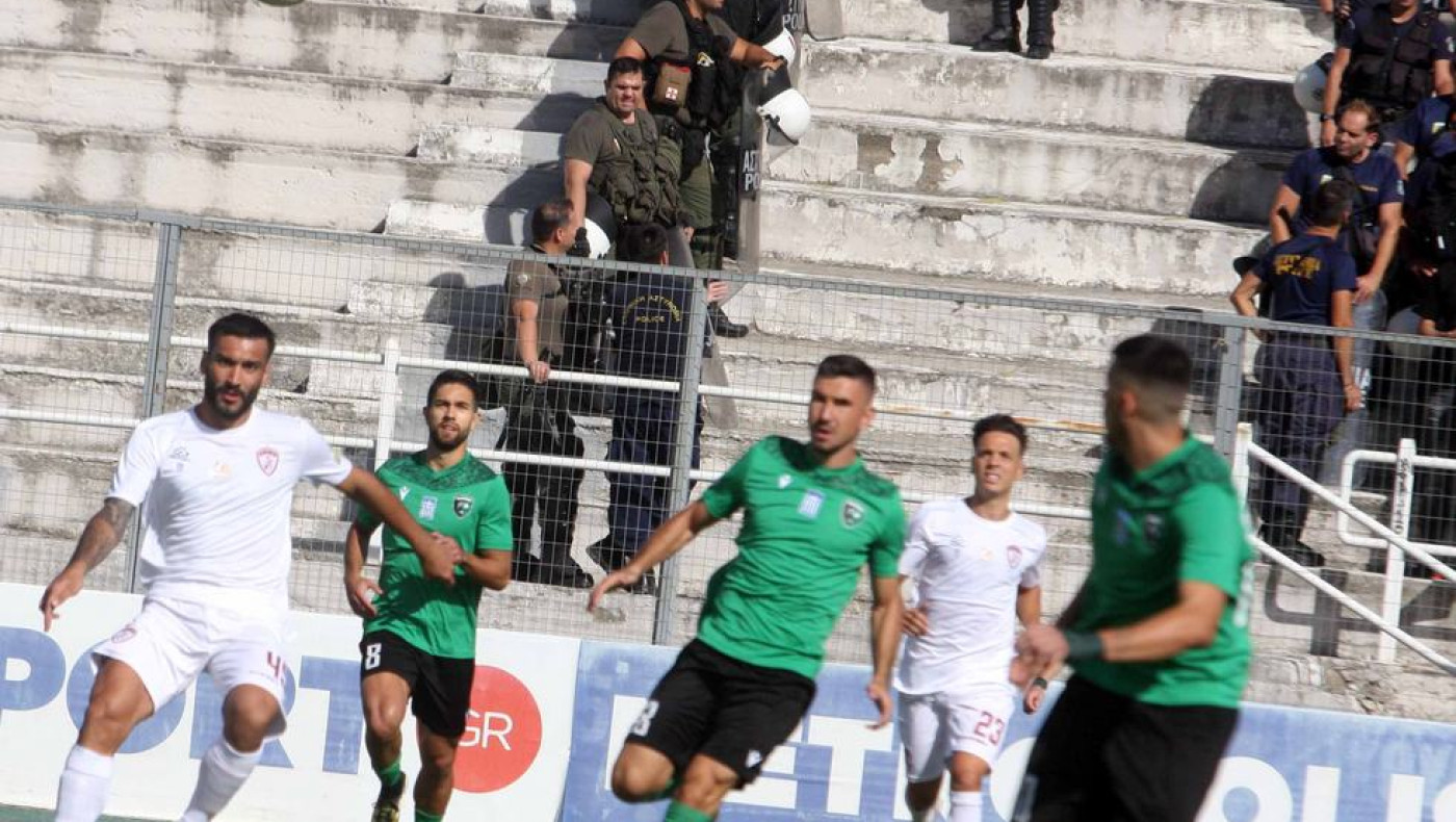 Μπερδεύτηκαν: Μακεδονικός ο ένας, Μακεδονία η άλλη, ανεκπαίδευτος ο τρίτος