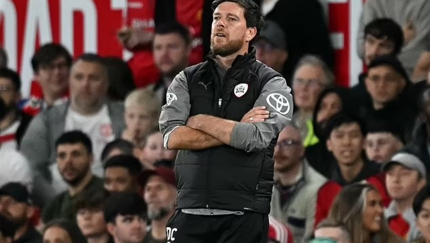 Μπάρνσλεϊ: Ο προπονητής απειλεί ότι θα χαστουκίσει τους παίκτες του μετά το 7-0 από την Μάνστερστερ Γ.!